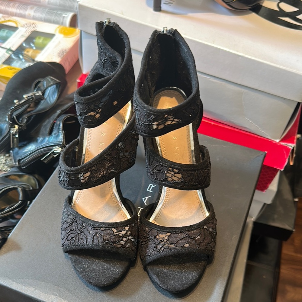 Elegant Black Lace Women's Heels